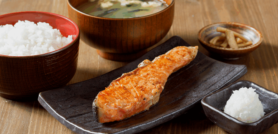 炭火焼干物定食 しんぱち食堂